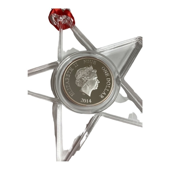 New Disney Season's Greetings Limited Edition 1/2oz Silver Coin 2014 - Picture 4 of 10